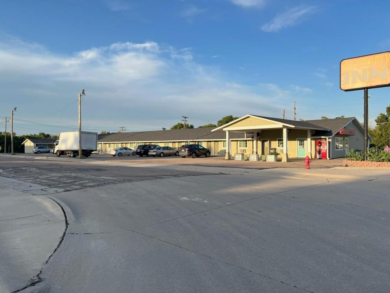 Economy Inn Mccook Exterior foto
